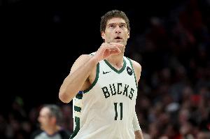 高效！大洛上半场7投5中&amp;三分2中1 攻下13分6板1助