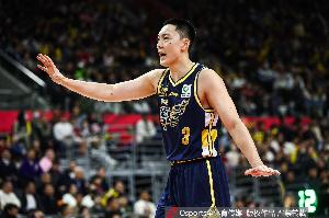 完美收官！胡明轩6中4得10分1板6助1断 三分4中2